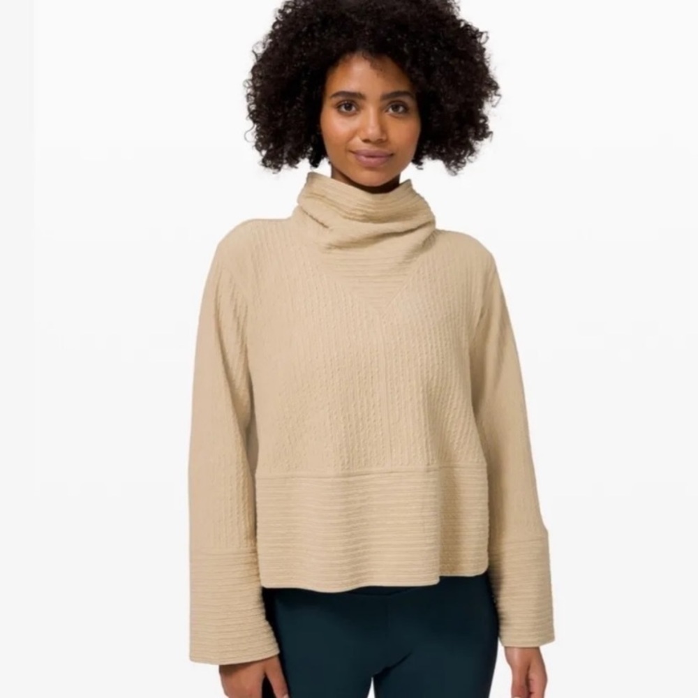 Lululemon Retreat Yourself Pullover in Heathered Soft Sand Medium/Large